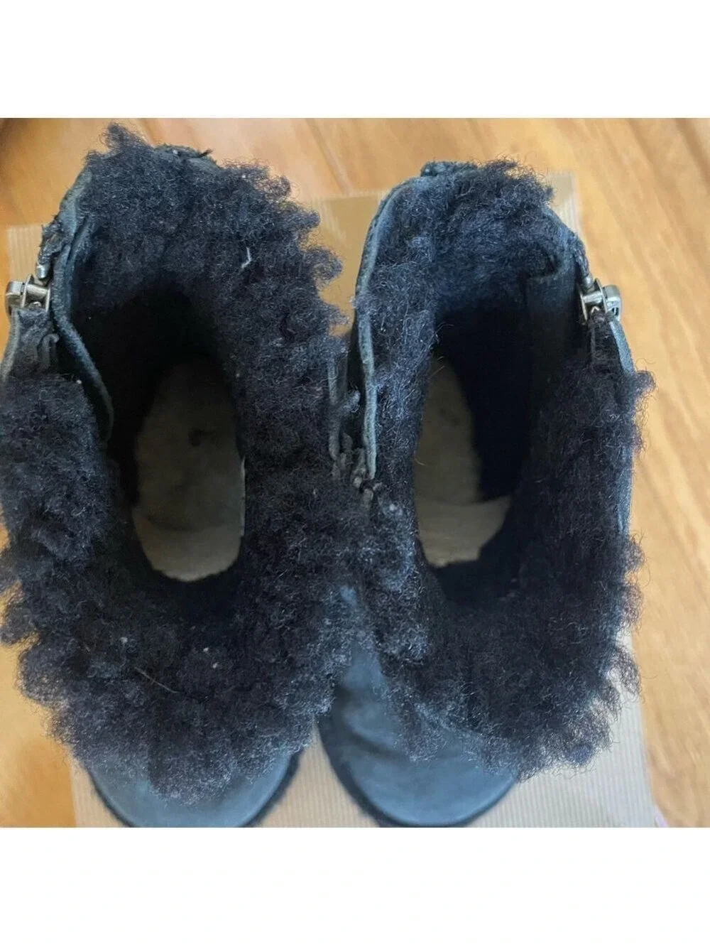 UGG Blaise boys kids black short fur shearling boots zipper & buckle 10 US 27 EU